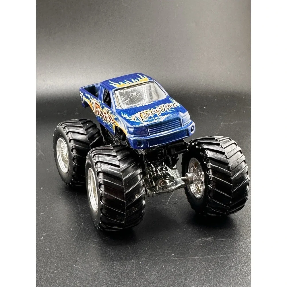 Hot Wheels Monster Jam Thrasher 1:64 Diecast Monster Truck Lightning Bolts
